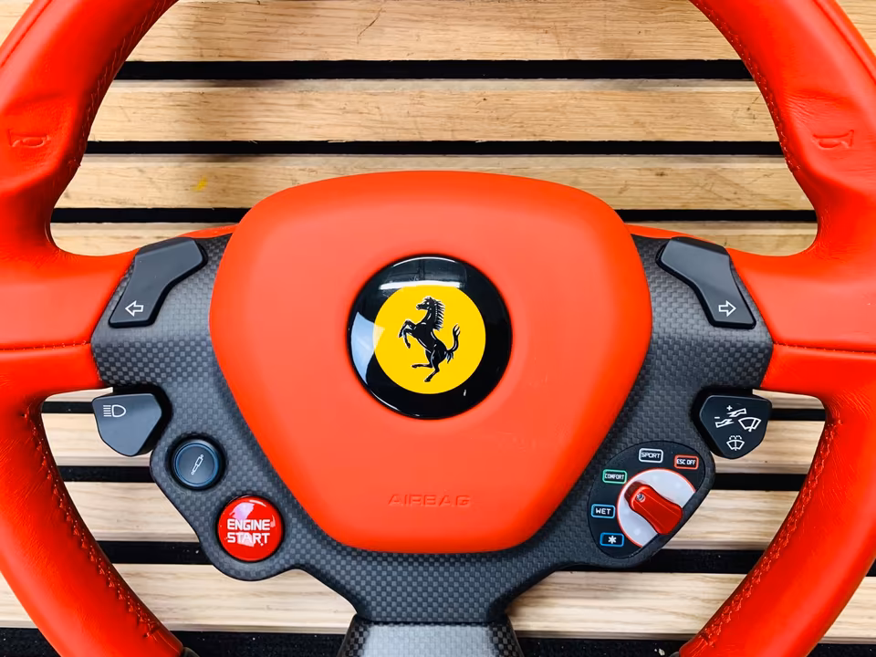Ferrari FF steering wheel carbon LED - Image 4