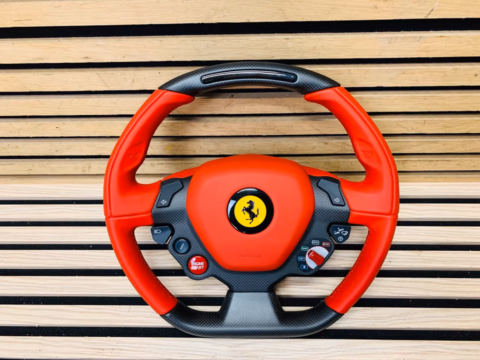 Ferrari FF steering wheel carbon LED - Image 3