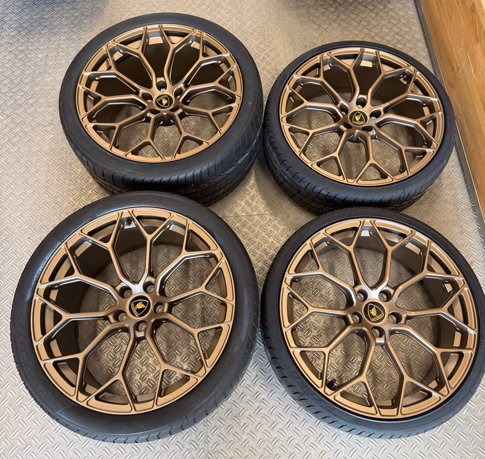 Lamborghini Huracan Evo 20 Inch Wheelset Wheels Original NEW