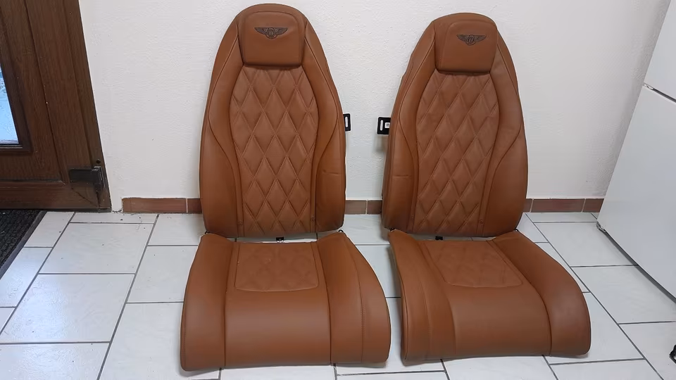 Bentley Continental GT Coupe Mulliner interior, year of manufacture 2013 - Image 10
