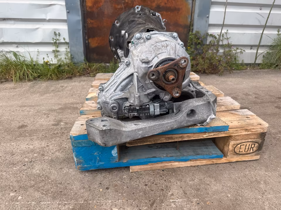 BMW X3 3.0 PETROL B58 F-SERIES TRANSMISSION GA8HP50Z 9470189 2018 - Image 3