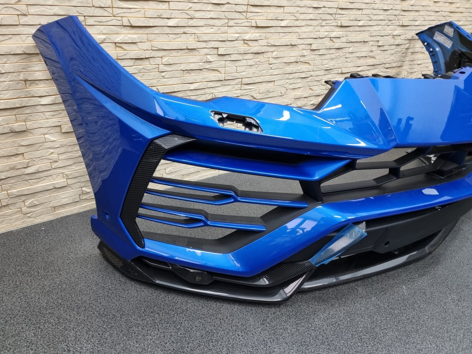 Lamborghini Urus Front Bumper Carbon Fiber Blue 4ML807437 - Image 7