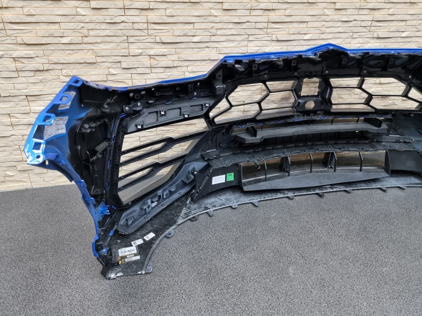 Lamborghini Urus Front Bumper Carbon Fiber Blue 4ML807437 - Image 3