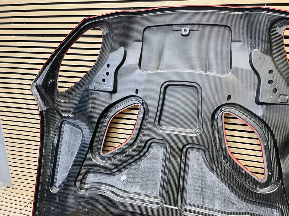 Aston Martin DBS Superleggera hood - Image 4