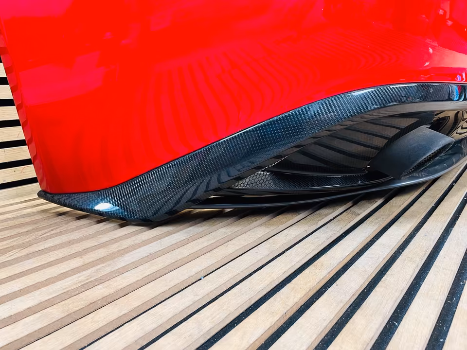 Aston Martin Vanquish rear bumper carbon diffuser tailpipes - Image 7