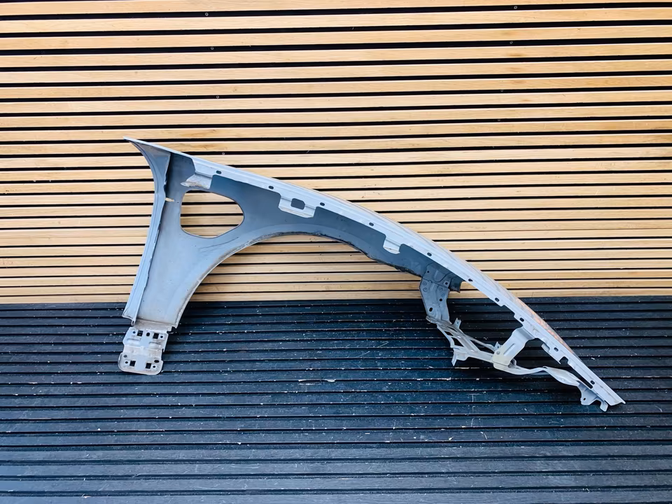 Porsche Taycan fender left 9J1805625 - Image 3