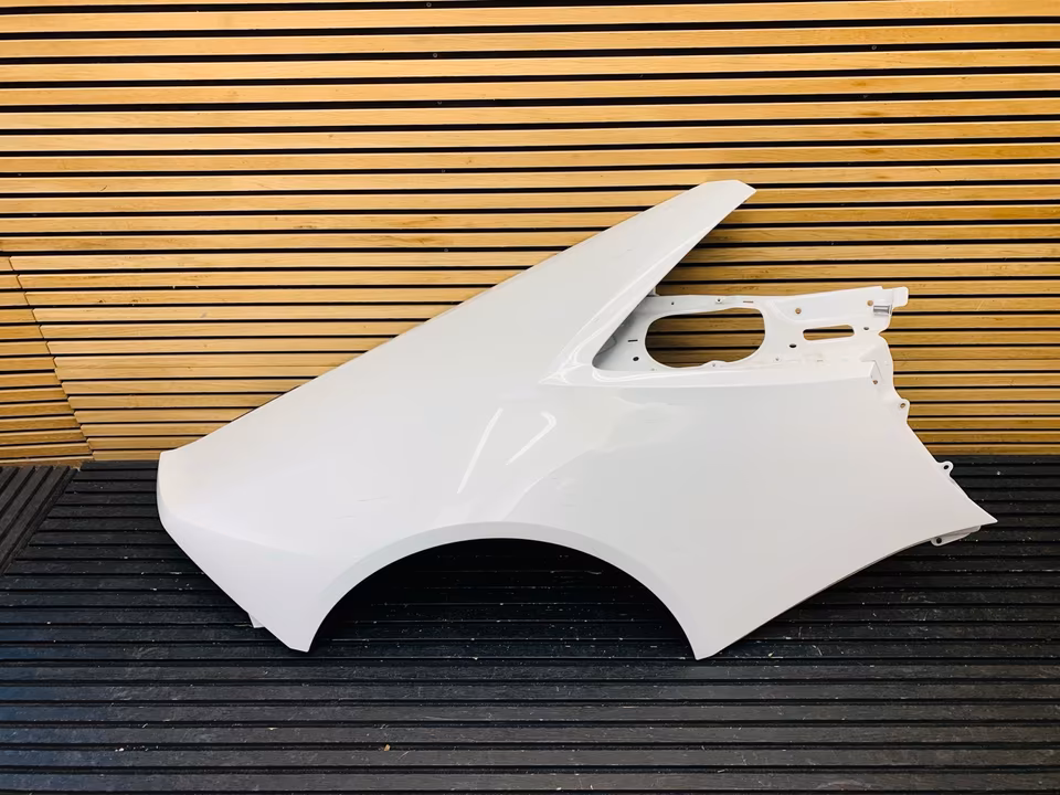 Lamborghini Huracán Coupe Sidewall Right Bianco Icarus
