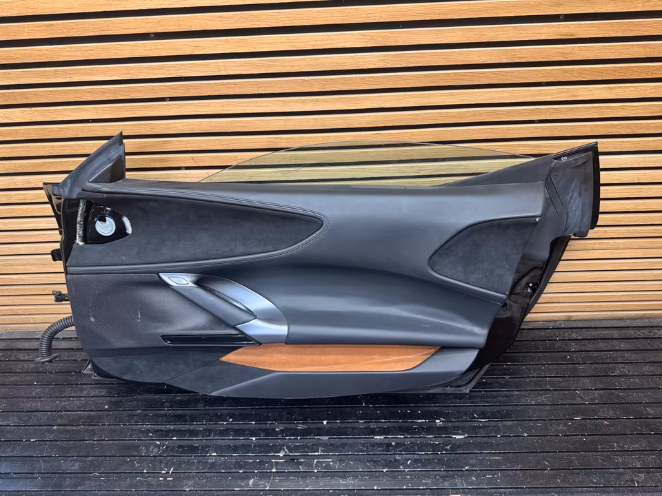 Ferrari SF90 right door complete 985930747 - Image 2