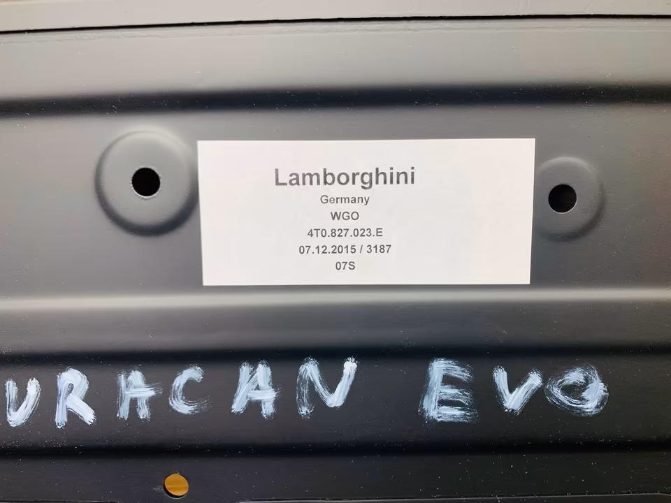 Lamborghini Huracan EVO Tailgate 4T082723E Brand New - Image 14