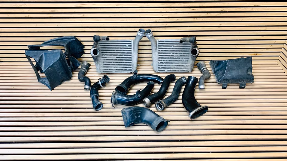 Porsche Panamera Turbo Radiator Complete 97011021060