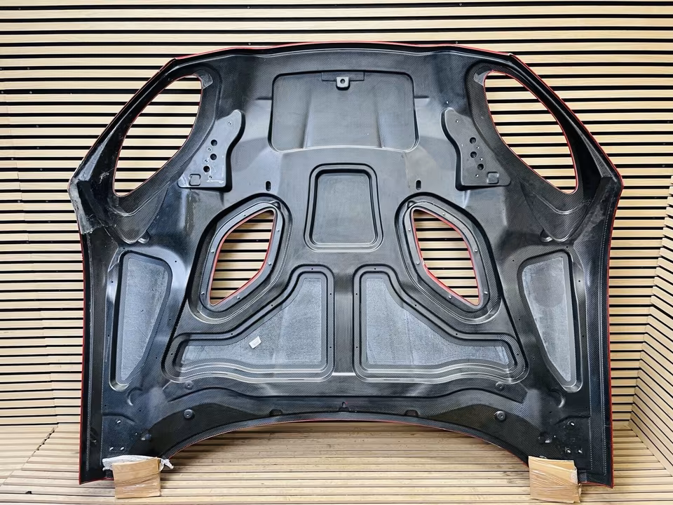 Aston Martin DBS Superleggera hood - Image 5