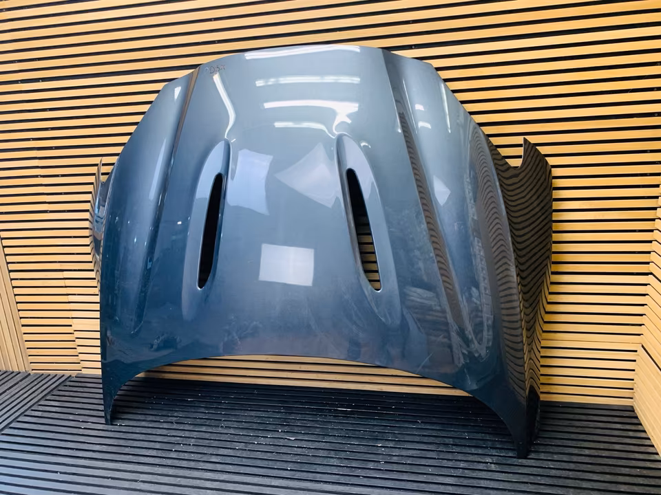 Aston Martin DBX hood - Image 4