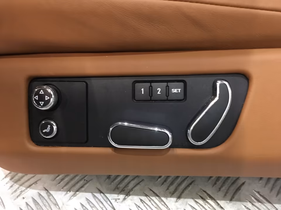 BENTLEY FLYING SPUR LEATHER SEATS BROWN INTERIOR - Image 3