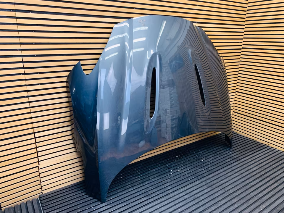 Aston Martin DBX hood - Image 6