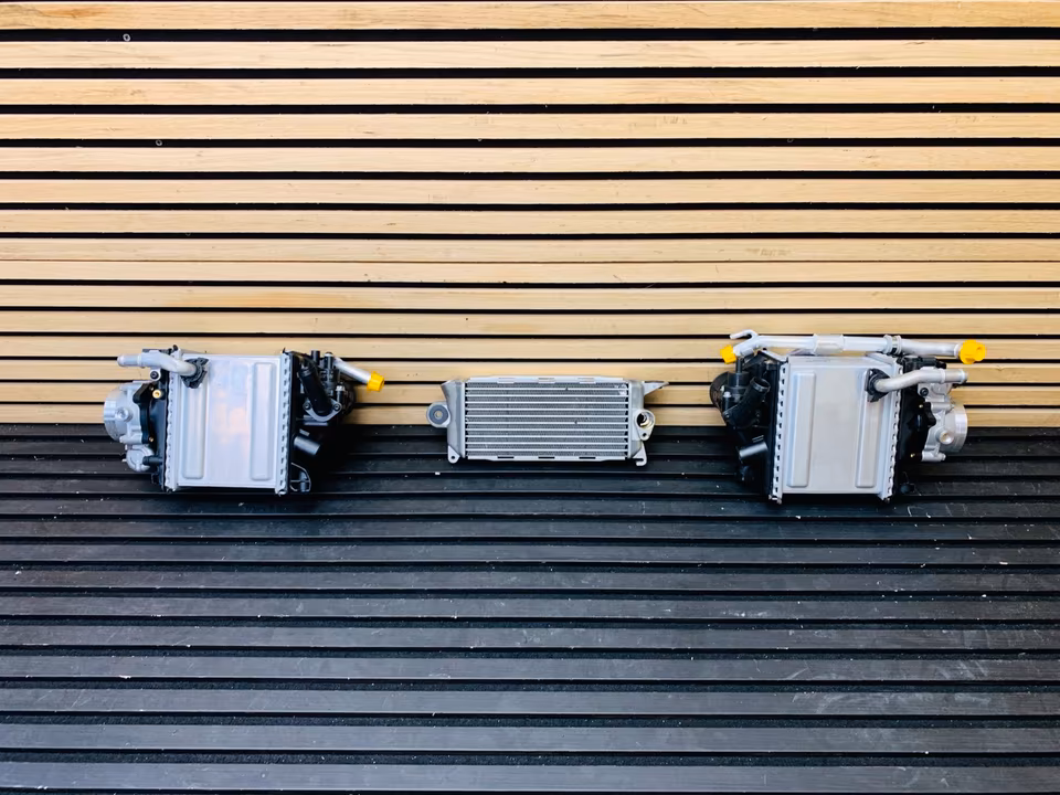 Aston Martin DB11 Radiator JY536A642AB - Image 9
