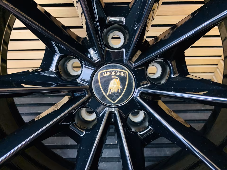 Lamborghini Urus Alloy Wheels Set 23 Inch 4ML601025BA - Image 3