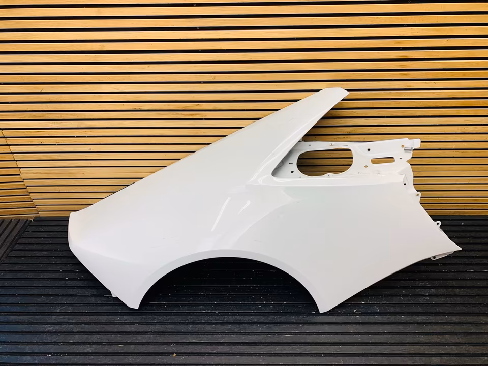 Lamborghini Huracán Coupe Sidewall Right Bianco Icarus - Image 6