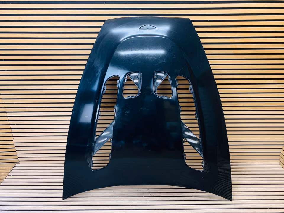 Aston Martin Vantage V12 hood - Image 6