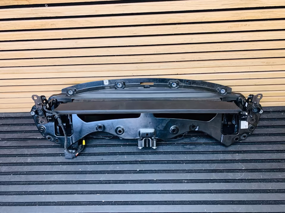 Porsche 992 Carrera rear spoiler 992827233J - Image 6