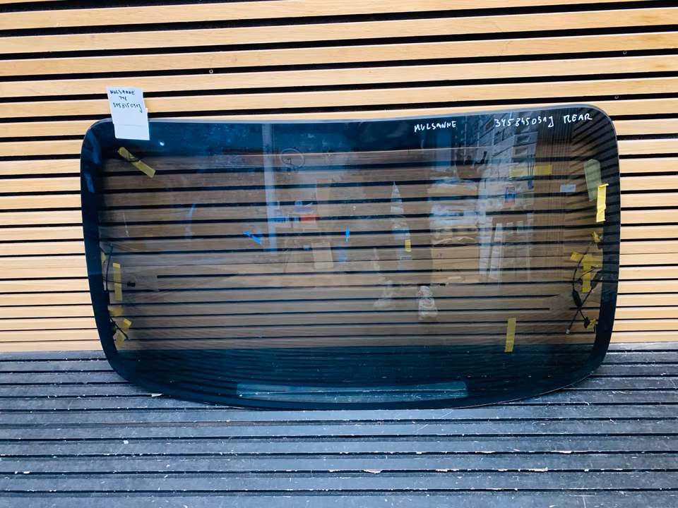 Bentley Mulsanne rear window 3Y5845051J - Image 5