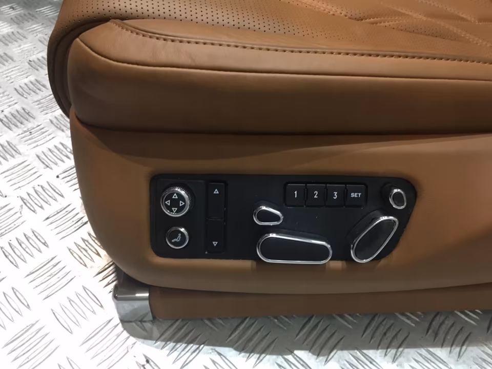 BENTLEY FLYING SPUR LEATHER SEATS BROWN INTERIOR - Image 4