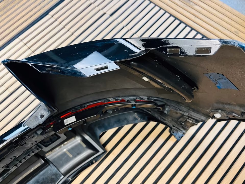 Lamborghini Urus Rear Bumper Tailpipes Diffuser - Image 6