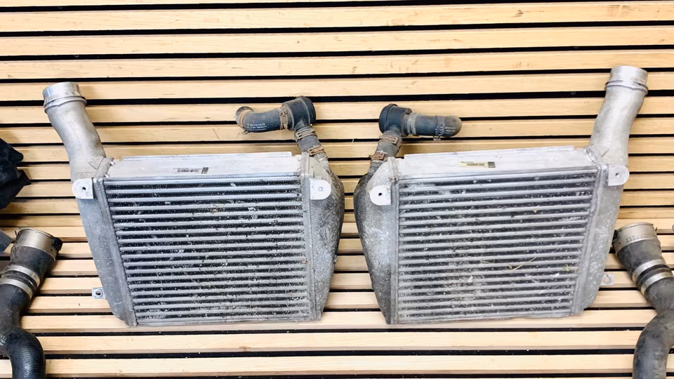 Porsche Panamera Turbo Radiator Complete 97011021060 - Image 4