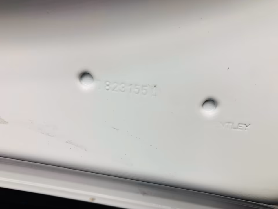 Bentley GT GTC bonnet 3SD823155 - Image 2