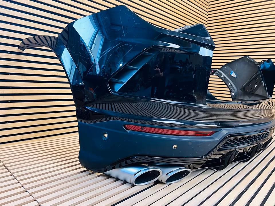 Lamborghini Urus Rear Bumper Tailpipes Diffuser - Image 4