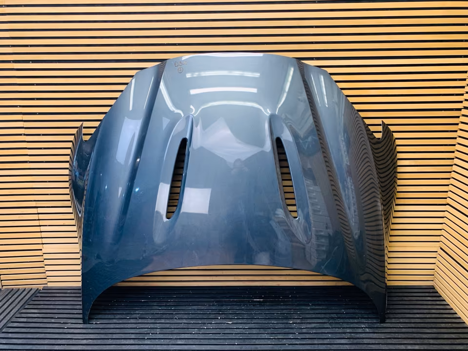 Aston Martin DBX hood