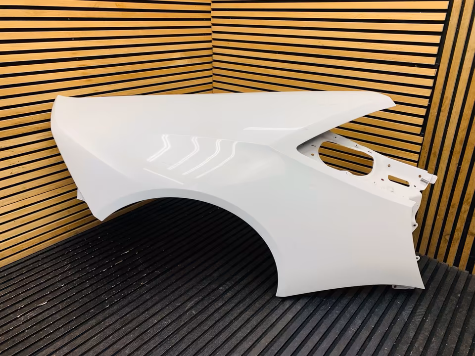 Lamborghini Huracán Coupe Sidewall Right Bianco Icarus - Image 12