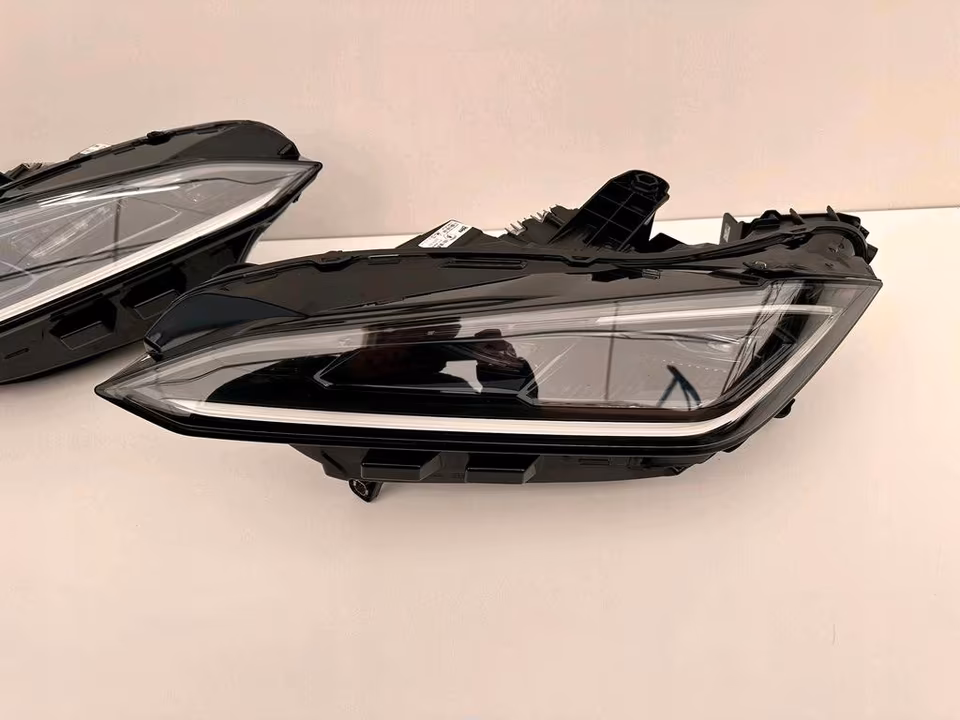 LAMBORGHINI URUS SE HEADLIGHTS SET - Image 6