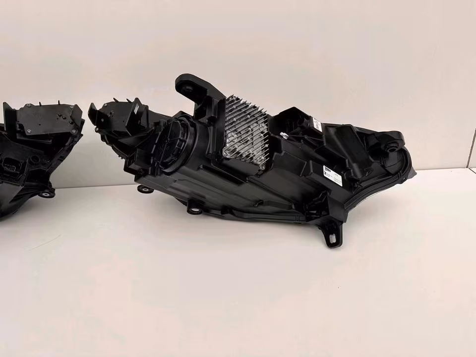 LAMBORGHINI URUS SE HEADLIGHTS SET - Image 2
