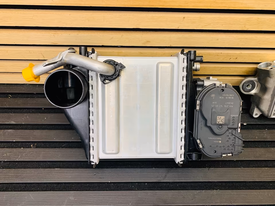 Aston Martin DB11 Radiator JY536A642AB - Image 6