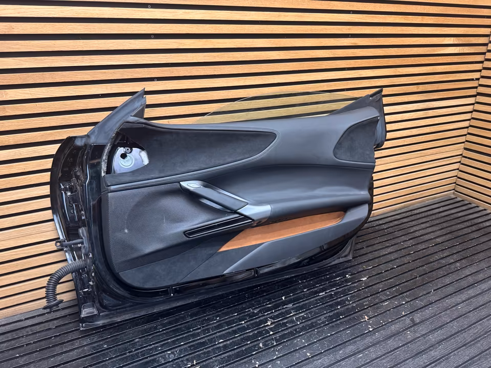 Ferrari SF90 right door complete 985930747 - Image 3