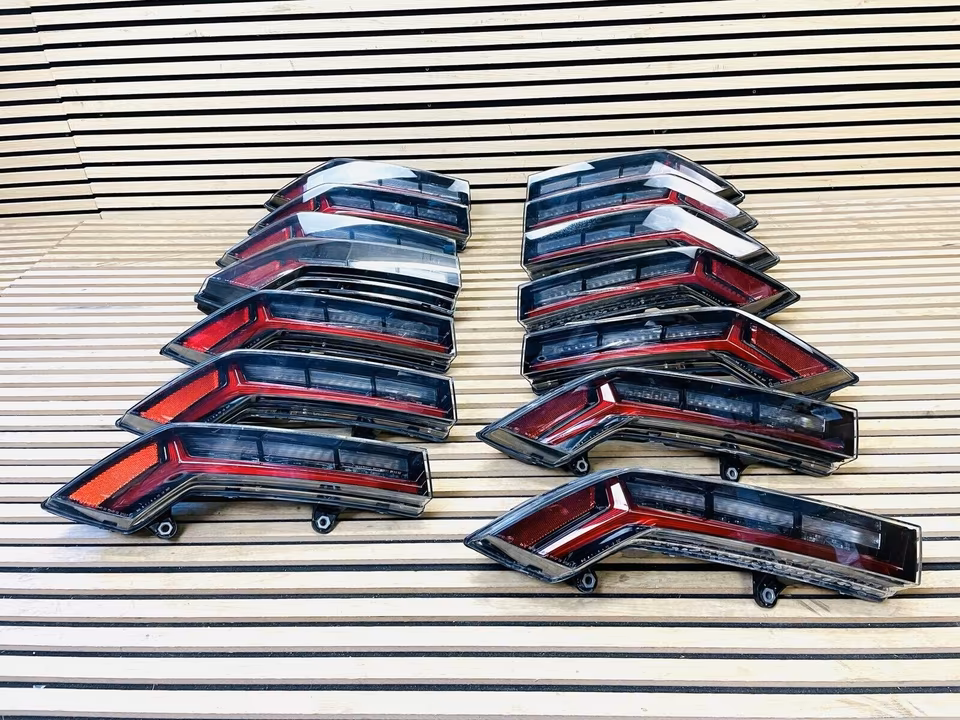 Lamborghini HURACAN Tail Light Tail Light 4T0945096 4T0945095 - Image 4