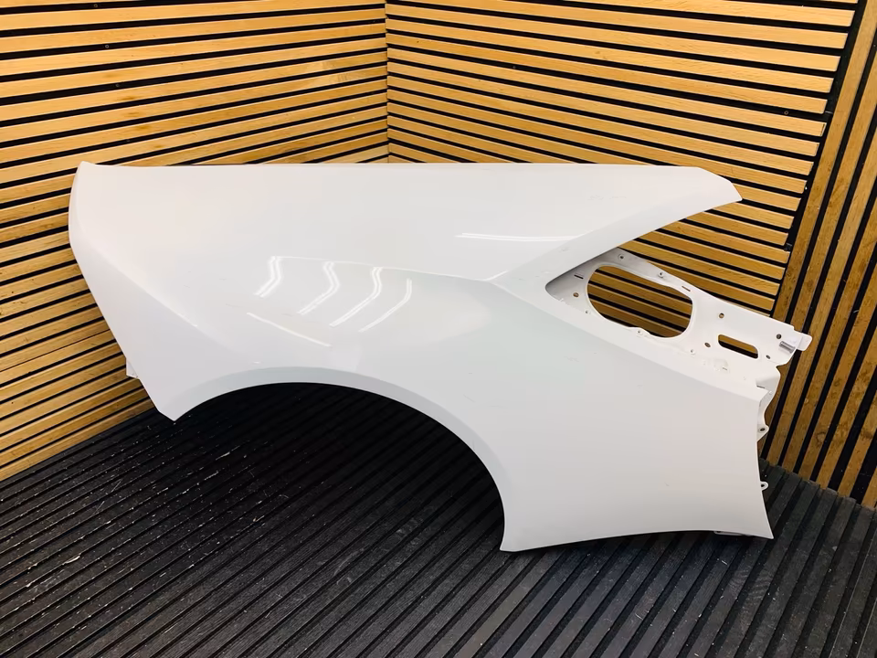 Lamborghini Huracán Coupe Sidewall Right Bianco Icarus - Image 9