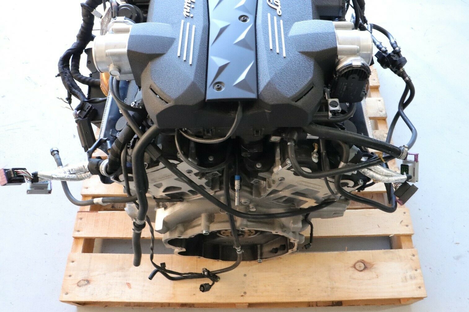 Lamborghini Aventador Engine - Image 10