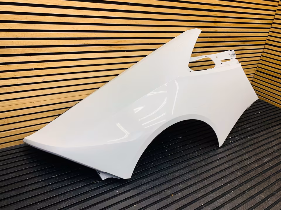 Lamborghini Huracán Coupe Sidewall Right Bianco Icarus - Image 10