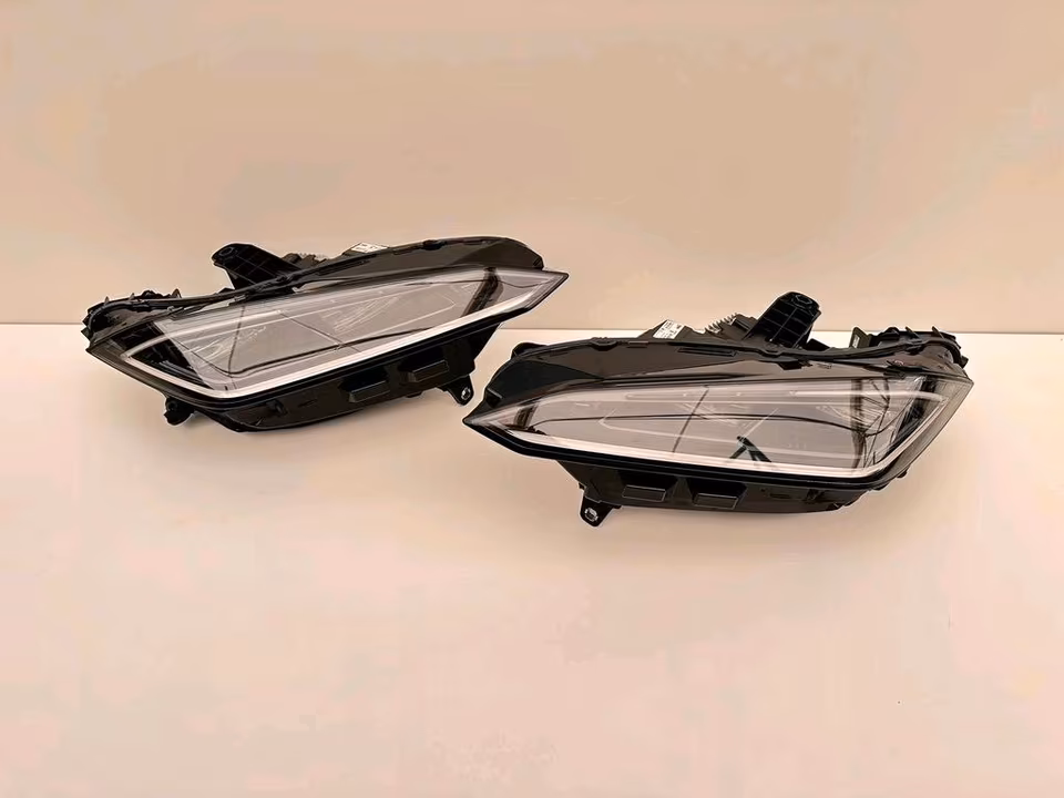 LAMBORGHINI URUS SE HEADLIGHTS SET