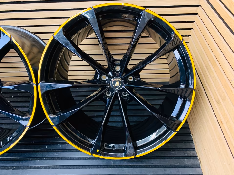 Lamborghini Urus Alloy Wheels Set 23 Inch 4ML601025BA - Image 4
