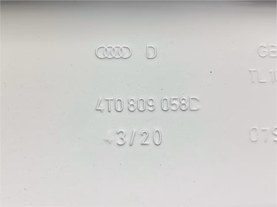 Lamborghini Huracán Coupe Sidewall Right Bianco Icarus - Image 4