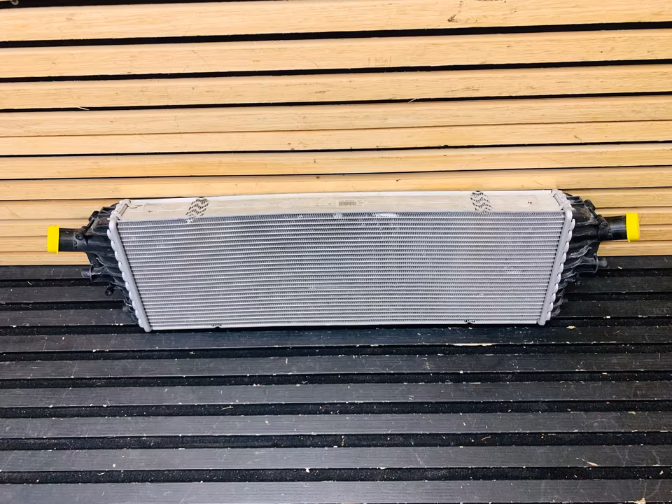 Lamborghini Huracan Radiator Water Cooler 4S0121254B - Image 4