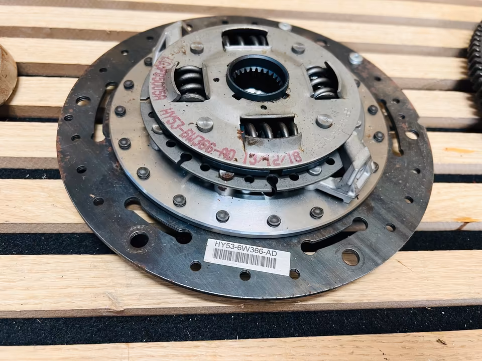 Aston Martin DB11 Clutch HY536K375BB - Image 3