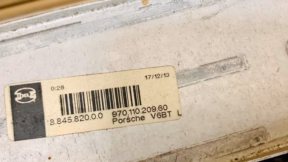 Porsche Panamera Turbo Radiator Complete 97011021060 - Image 3