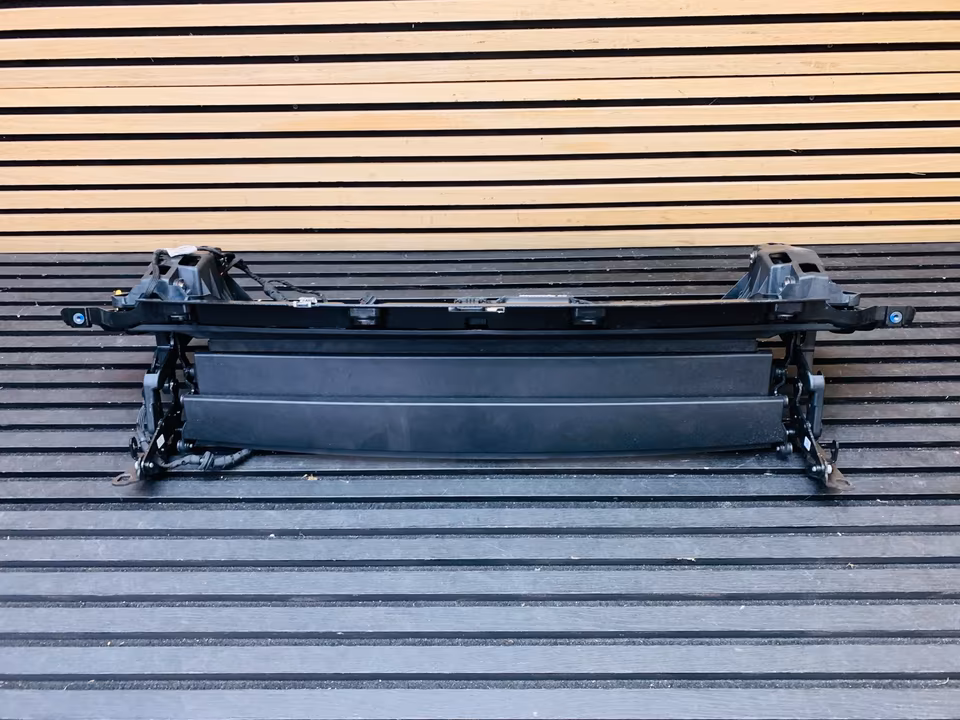 Porsche 992 Carrera rear spoiler 992827233J - Image 4