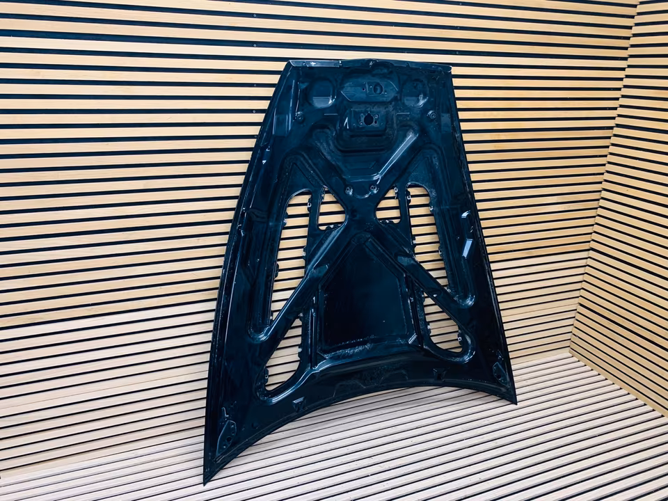 Aston Martin Vantage V12 hood - Image 3