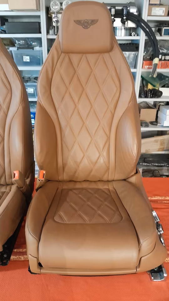 Bentley Continental GT Coupe Mulliner interior, year of manufacture 2013 - Image 11