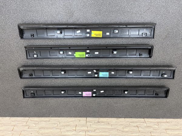Rolls Royce Cullinan Door Trim Plate Insert Black Badge Set 9881002 / 9881001 / 9881003 / 9881004 / 7452192 / 7452191 / 8072213 / 7448583 / 7448584 / 7448585 / 7448586 - Image 2