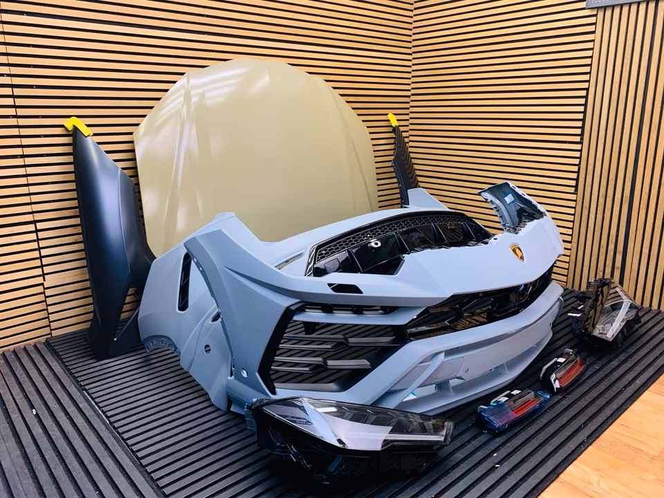 Lamborghini Urus hood, bumper, headlights, fenders - Image 12
